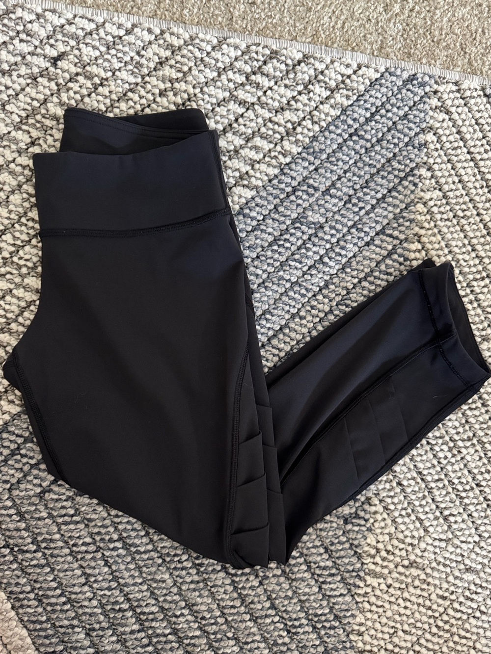 Lululemon Black Athletic Leggings - calf length